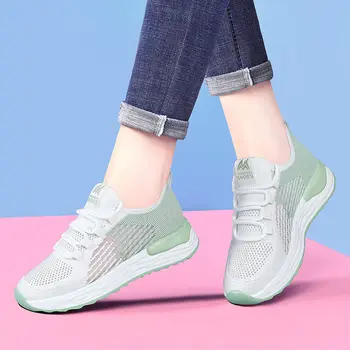 2023 Женские кроссовки для бега с воздушной сеткой, дышащие прогулочные женские кроссовки, удобные белые Модные повседневные кроссовки Chaussure Femme Изображение